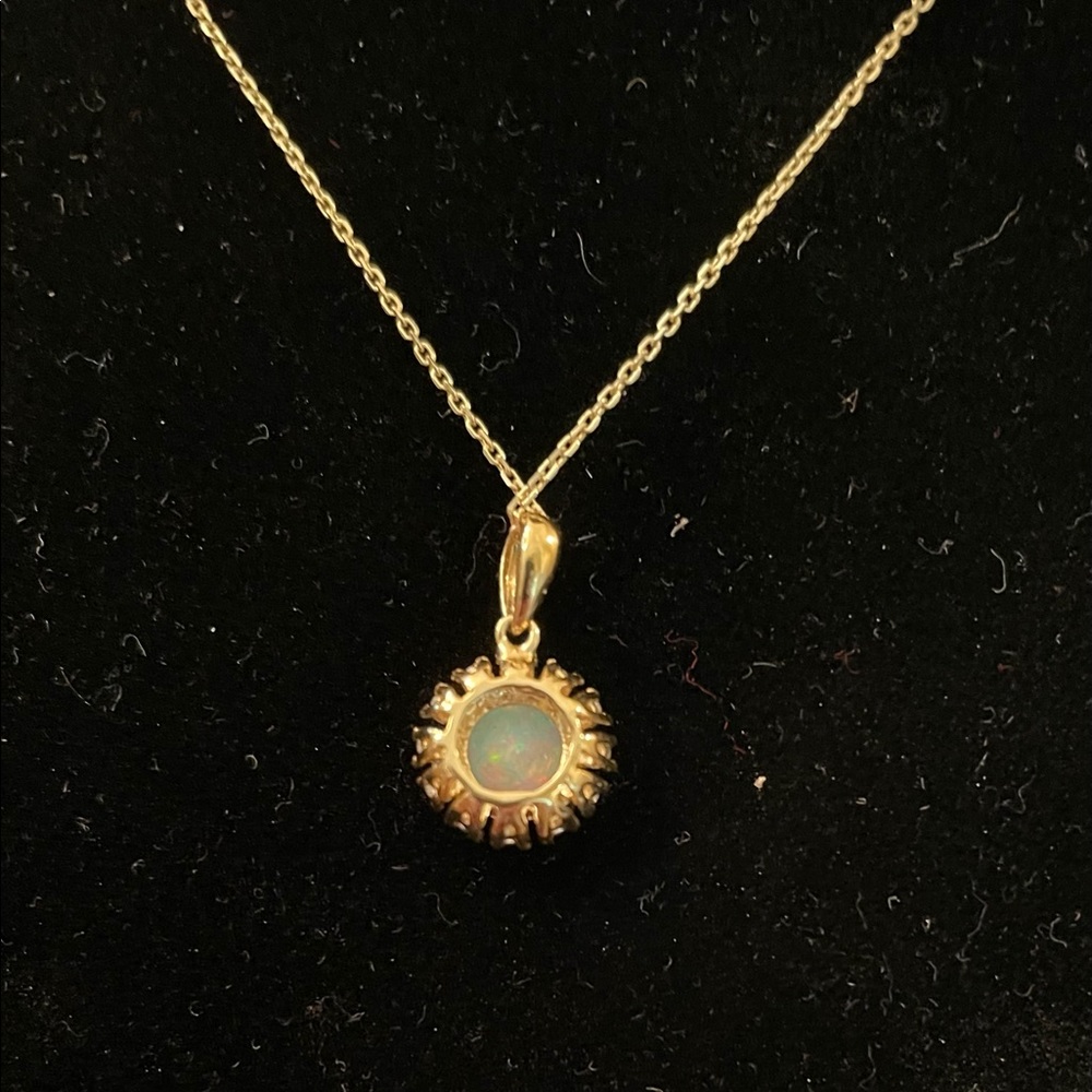 Necklace simulated opal surrounded by cubic zirconia stones 18” chain - Picture 2 of 4